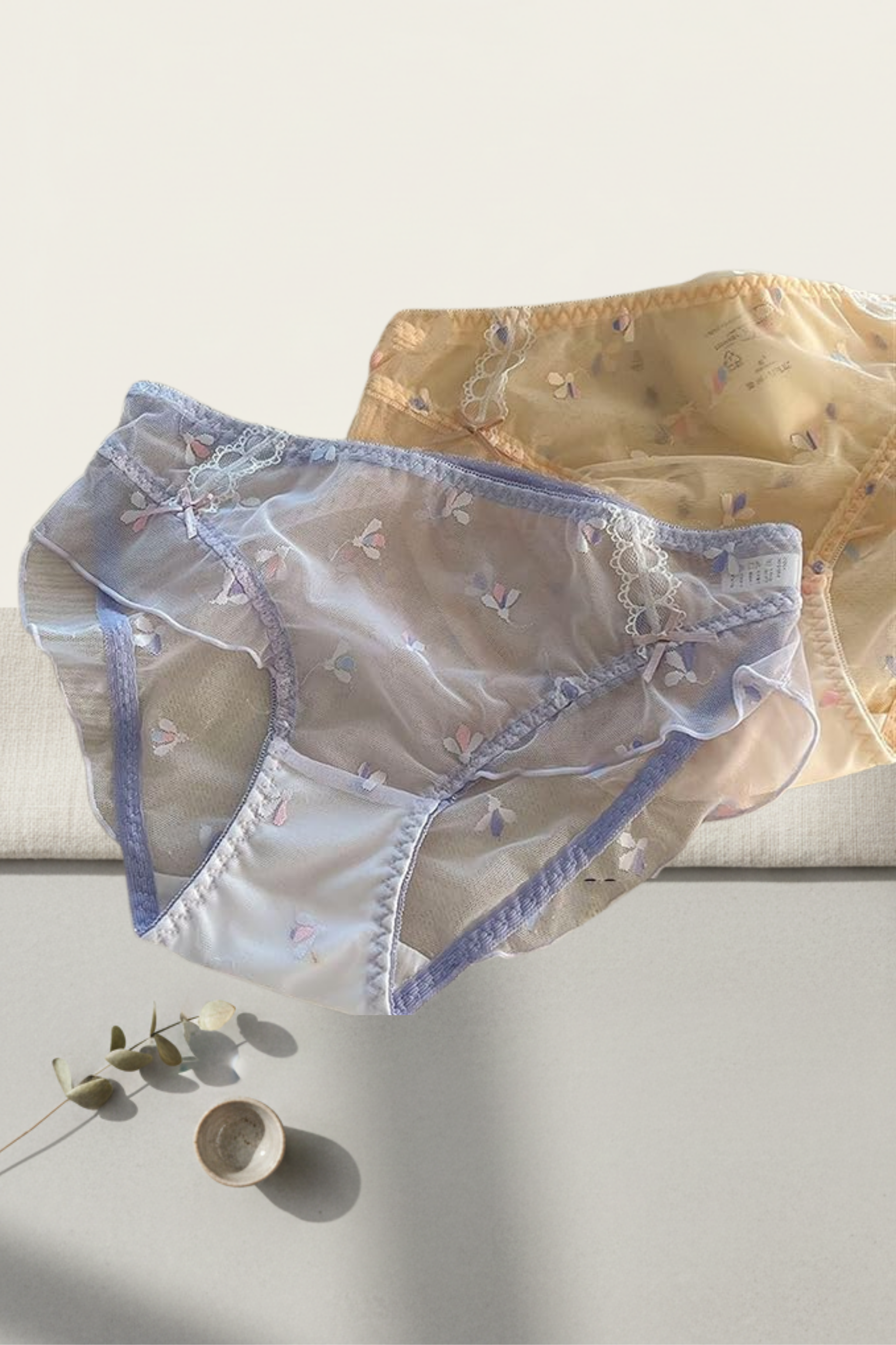 Elegant Lace Mid-Waist Seamless Panties – Hollow Floral Comfort Briefs for Women